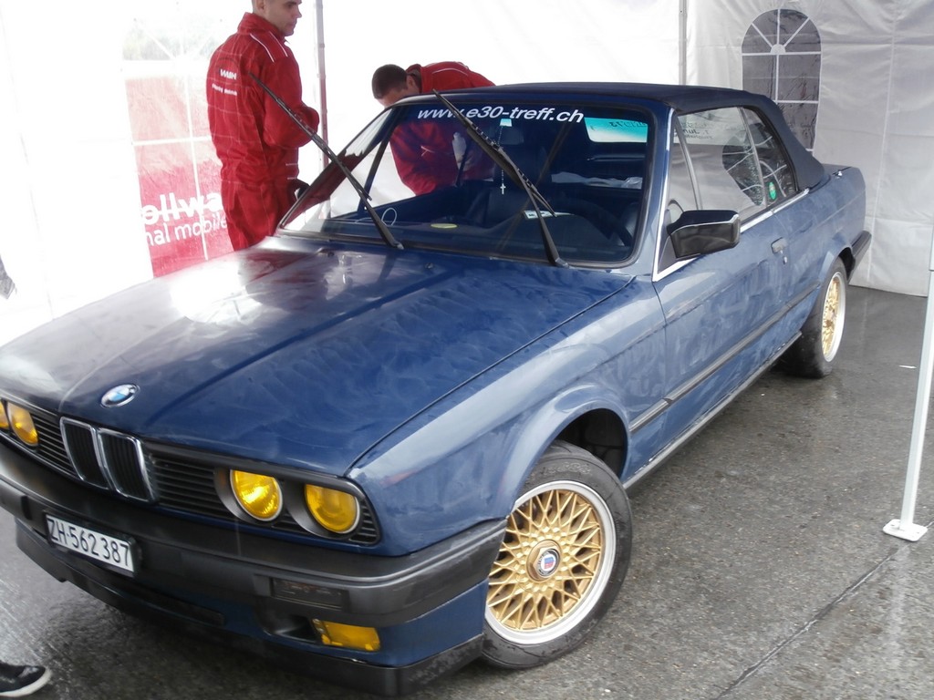 www.postaimre.net/kepek/Polirozodik a BMW.jpg